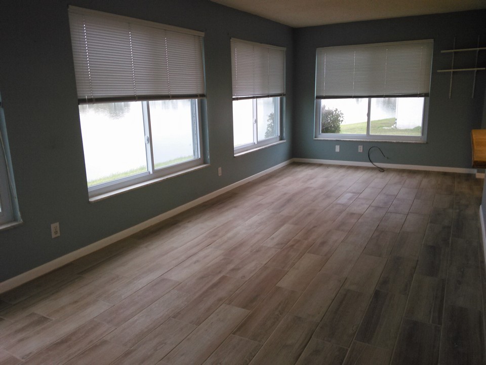 family back room overlooking lake